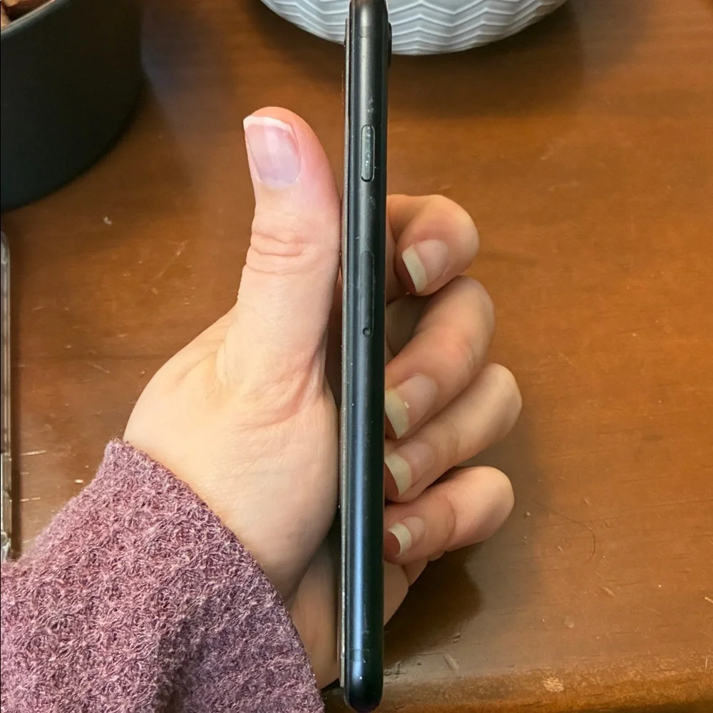 Apple iPhone SE (2022) Black with Clear Case